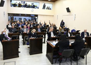 Avanza el debate sobre la reforma de la Constitución Provincial: cómo asoman los cambios a los artículos y la reacción opositora