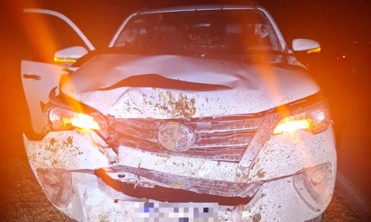 Violento accidente en El Colorado: Una camioneta 4×4 chocó desde atrás y a gran velocidad a dos motociclistas