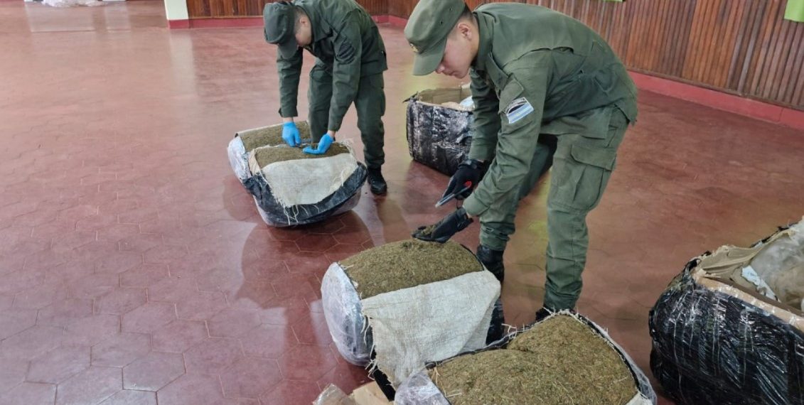 Corrientes: Abrieron cuatro encomiendas que contenían más de 104 kilos de marihuana y cocaína