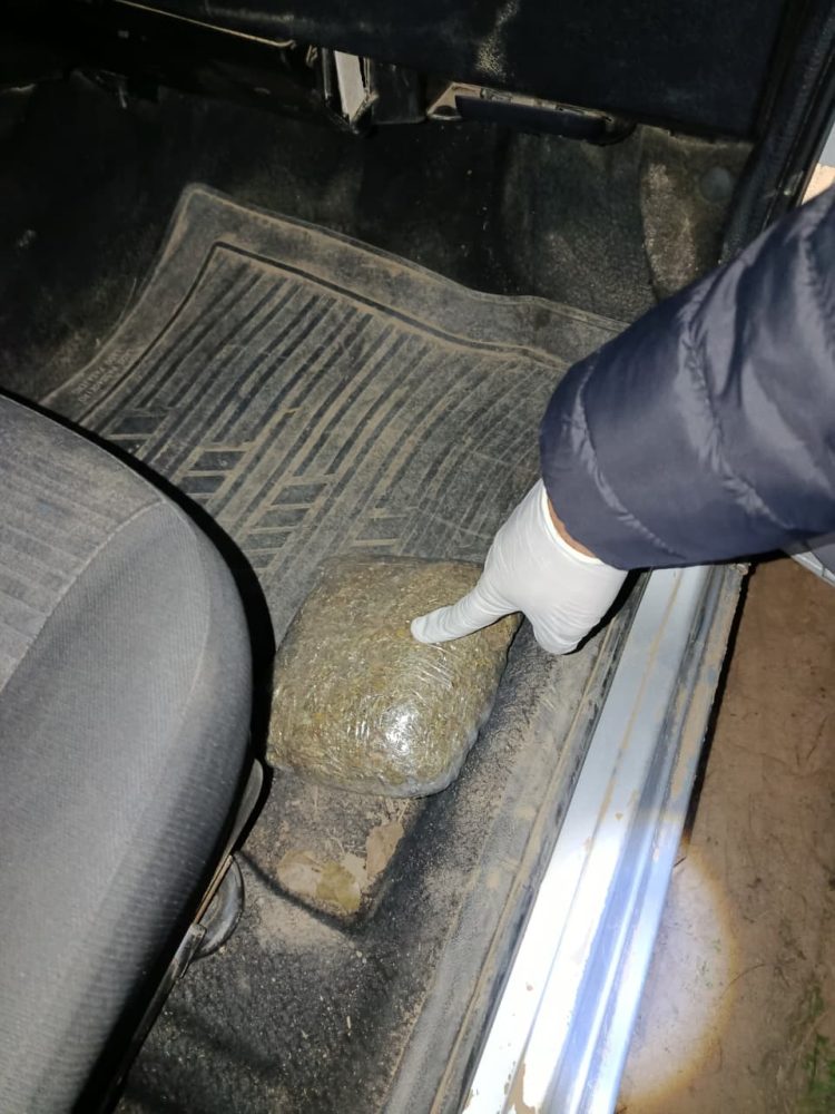 Intentó pasar un control vial con más de un kilo de marihuana pero lo descubrieron