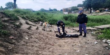 Una mujer fue interceptada en la vía pública con una escopeta y dos rifles