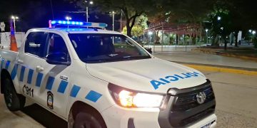 Violento robo en modalidad “piraña” a un joven de 21 años: sufrió un machetazo en la cabeza