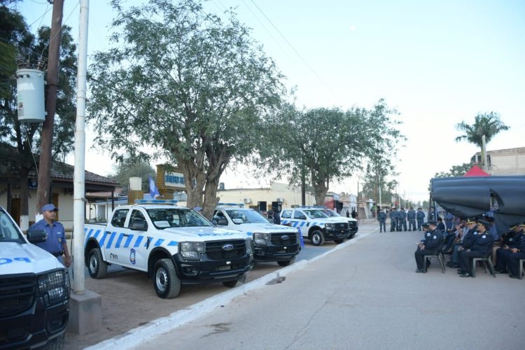 Entregaron a Unidades Regionales del interior 21 camionetas policiales equipadas con tecnología de punta