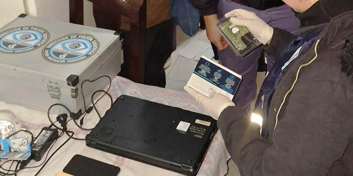 Allanaron céntricas viviendas en el marco de una causa por tráfico y producción de material de abuso sexual infantil