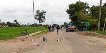 Un joven de 17 años falleció en el hospital luego de chocar contra una camioneta en circuito 5