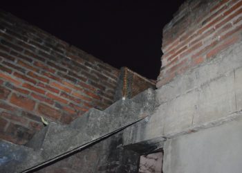 Un bebé de un año cayó del primer piso de un departamento y está grave