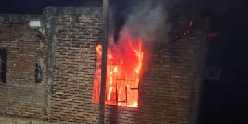 Un violento sujeto incendió la casa de su ex pareja y la amenazó de muerte: quedó detenido