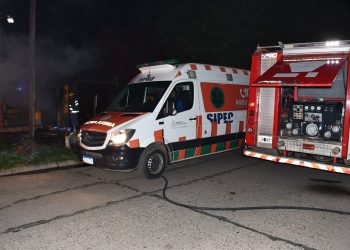 Un hombre terminó con serias quemaduras tras el incendio de su casa