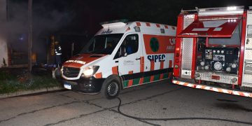 Un hombre terminó con serias quemaduras tras el incendio de su casa