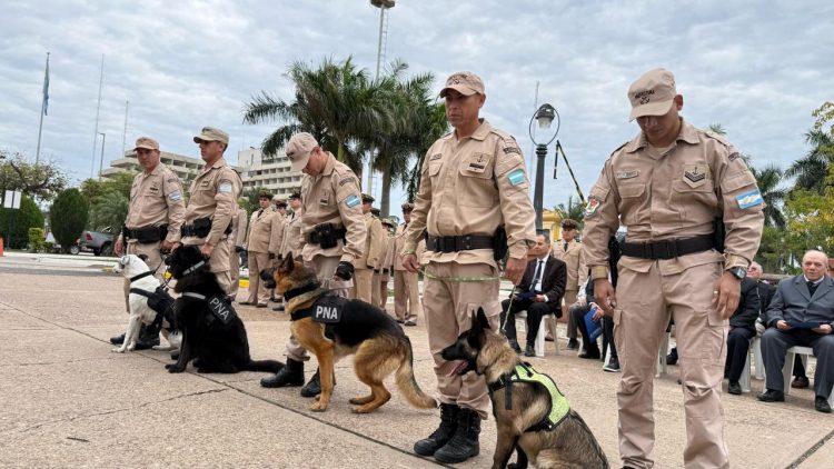 Emotiva despedida a “Mía”, la perra antinarcóticos de Prefectura que se retiró tras 13 años de servicio