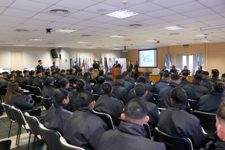 El Poder Judicial brinda una capacitación en materia penal a cadetes de la Policía