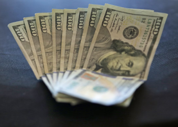 ¿Conviene ahorrar en dólares? Analizamos todas las ventajas y desventajas