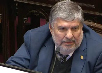 Mayans sobre «Toto» Caputo: «Ya le fundió el gobierno a Macri, ahora le está fundiendo el gobierno a Milei»