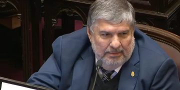 Mayans sobre «Toto» Caputo: «Ya le fundió el gobierno a Macri, ahora le está fundiendo el gobierno a Milei»
