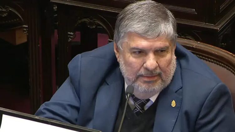 Mayans sobre «Toto» Caputo: «Ya le fundió el gobierno a Macri, ahora le está fundiendo el gobierno a Milei»