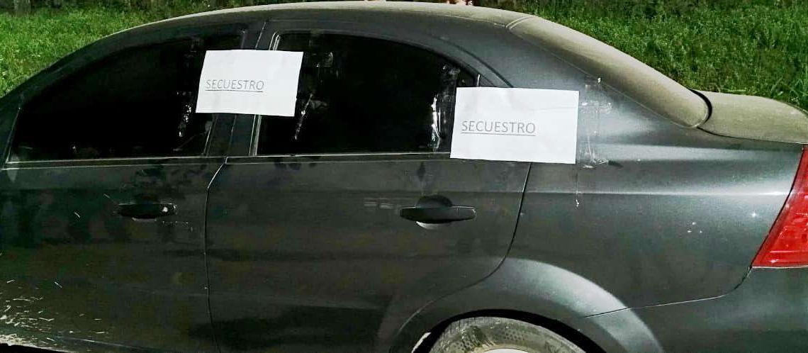 Policías antinarcóticos detuvieron a vendedores de estupefacientes que se movían en un auto