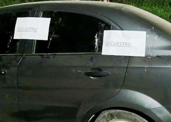 Policías antinarcóticos detuvieron a vendedores de estupefacientes que se movían en un auto