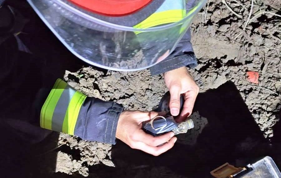 Insólito: un menor encontró una granada explosiva y la llevó a su casa, en tanto otro vecino ubicó otra
