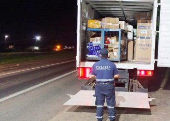Un camión repleto de mercaderías sin aval aduanero intentó pasar por control policial: le secuestraron contrabando por más de 8 millones de pesos