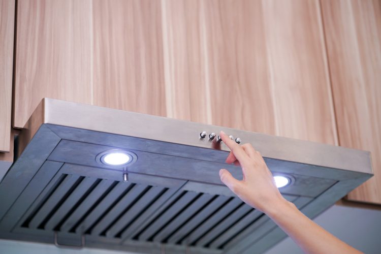 ¿Cómo reducir los olores en la cocina sin gastar demasiado?