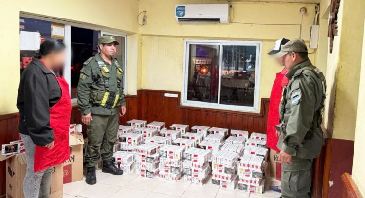 En sendos procedimientos, GN secuestró 8.500 atados de cigarrillos, 60 celulares y 8 tablets sin aval aduanero