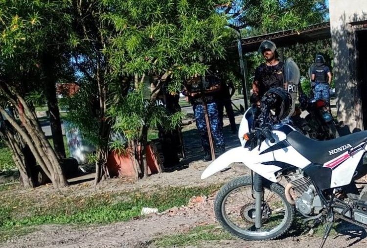 Un hombre de 40 años se dedicaba a robar ruedas de motos y terminó preso