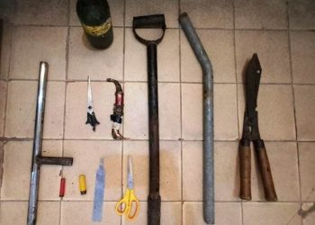 Detuvieron a un hombre y una mujer y les secuestraron una tumbera, balas y armas blancas