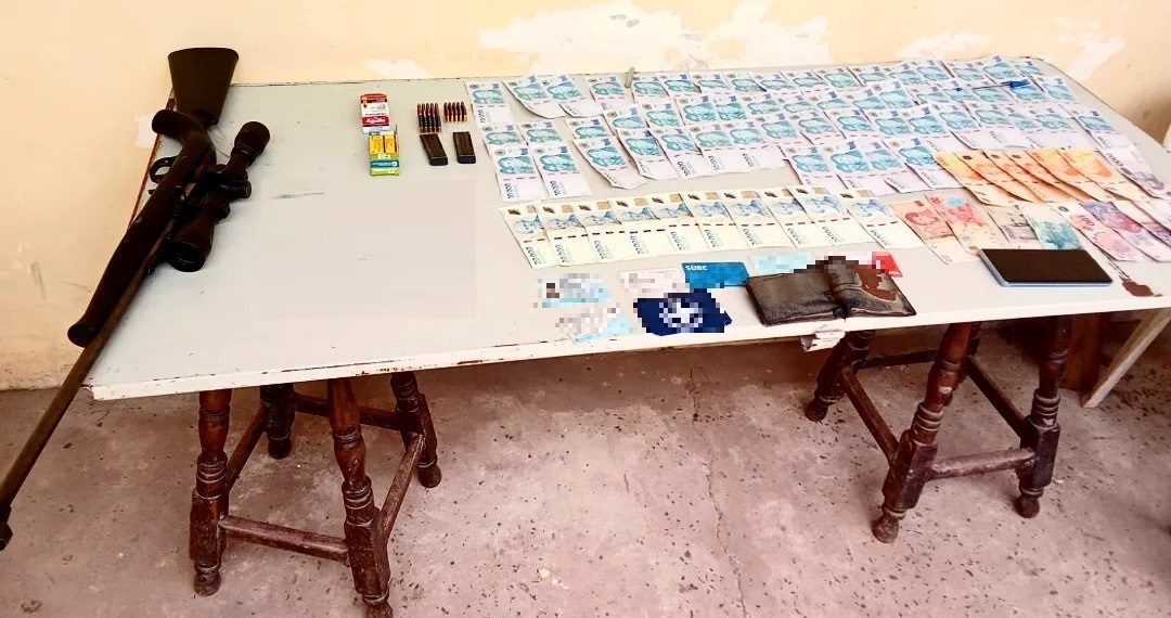 Detuvieron a dos porteños y secuestraron un arma de fuego, dinero y estupefaciente