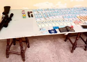 Detuvieron a dos porteños y secuestraron un arma de fuego, dinero y estupefaciente