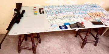 Detuvieron a dos porteños y secuestraron un arma de fuego, dinero y estupefaciente