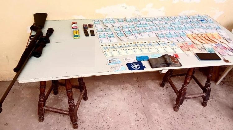 Detuvieron a dos porteños y secuestraron un arma de fuego, dinero y estupefaciente