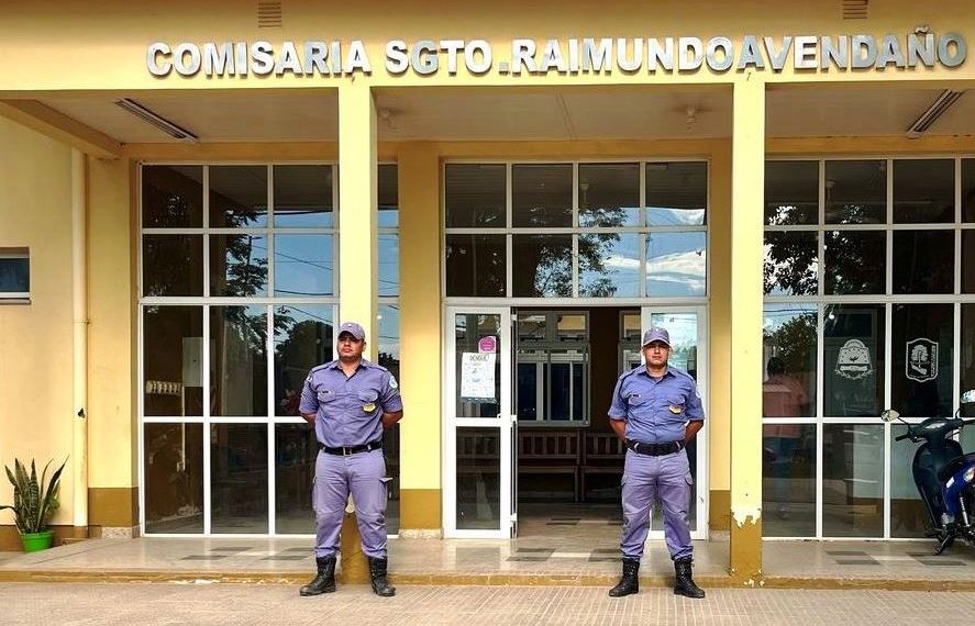 Cuatro policías fueron detenidos tras la denuncia de un hombre luego de un confuso procedimiento por narcomenudeo
