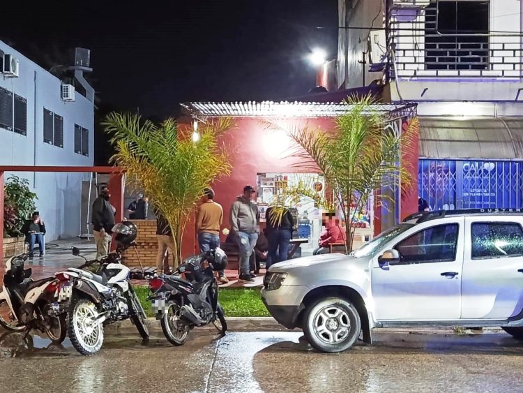 Violento atraco a mano armada en pleno centro de Clorinda: robaron dinero y golpearon a un cliente