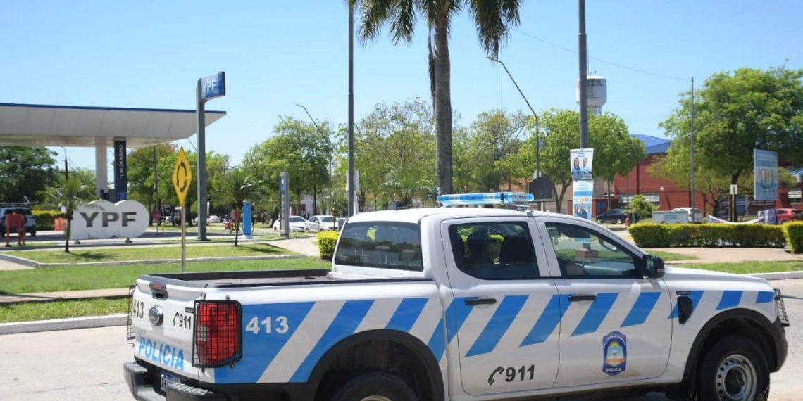 Un sujeto intentó prender fuego varios carteles en la vía pública y quedó tras las rejas
