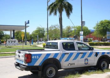 Un sujeto intentó prender fuego varios carteles en la vía pública y quedó tras las rejas