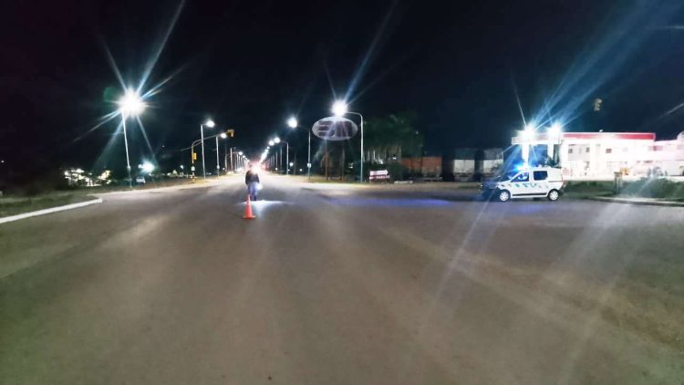 Una banda de jóvenes hacían carreras ilegales de motos en la vía pública: quedaron todos detenidos