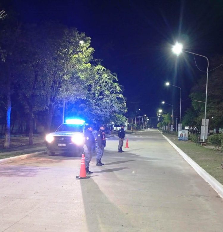 Una banda de jóvenes hacían carreras ilegales de motos en la vía pública: quedaron todos detenidos