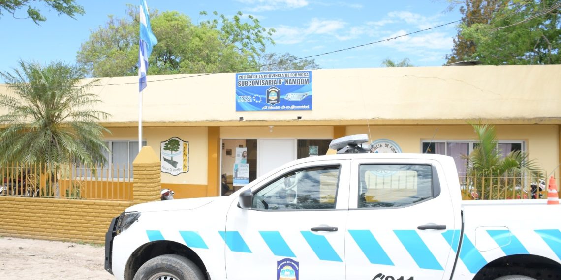 Violento adolescente agredió a un joven con un machete y en su fuga atacó a una pareja en moto