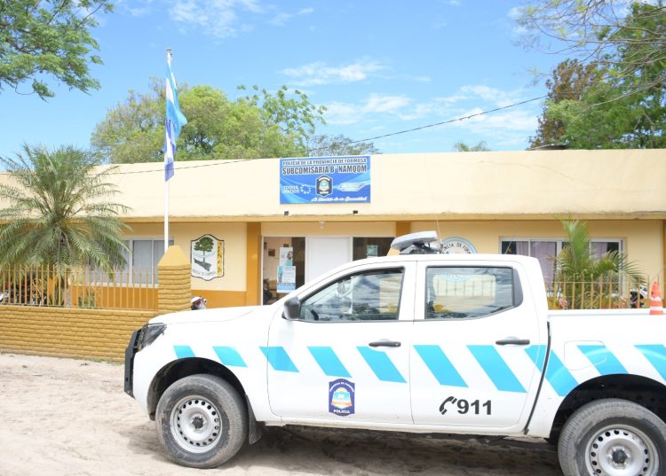 Violento adolescente agredió a un joven con un machete y en su fuga atacó a una pareja en moto