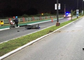 Un motociclista de 23 años murió tras chocar contra un poste de alumbrado público en avenida Ribereña