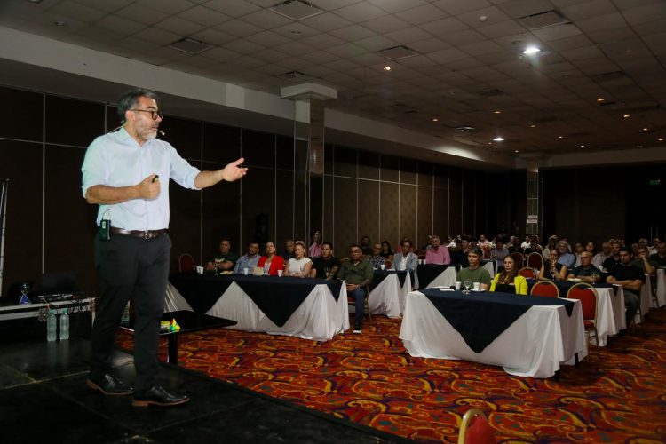 Más de 100 personas participaron del encuentro “De empresa familiar a familia empresaria”