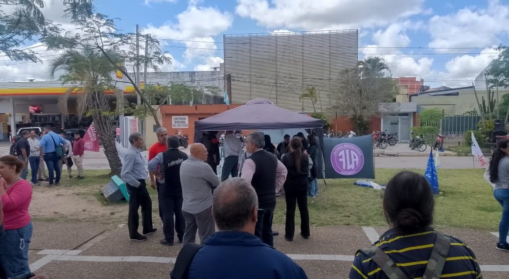 La Asociación Judicial Formosa volvió a parar y se concentró frente al Superior Tribunal de Justicia