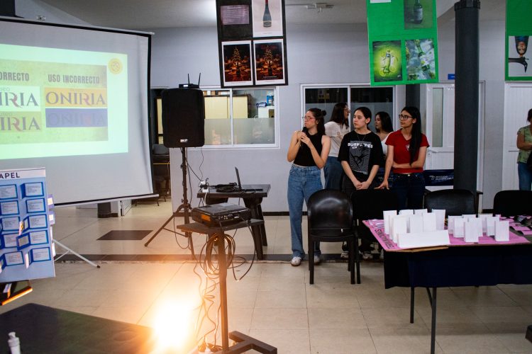 Se concretó la muestra de cierre de cátedras de Diseño Gráfico y Multimedia en la UCP Formosa