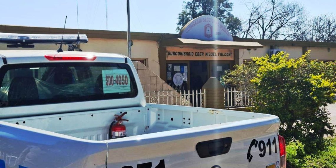 Cuatro sujetos escalaron una muralla y se llevaron objetos de valor de la vivienda de un abuelo