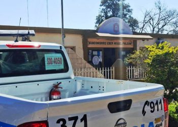 Cuatro sujetos escalaron una muralla y se llevaron objetos de valor de la vivienda de un abuelo