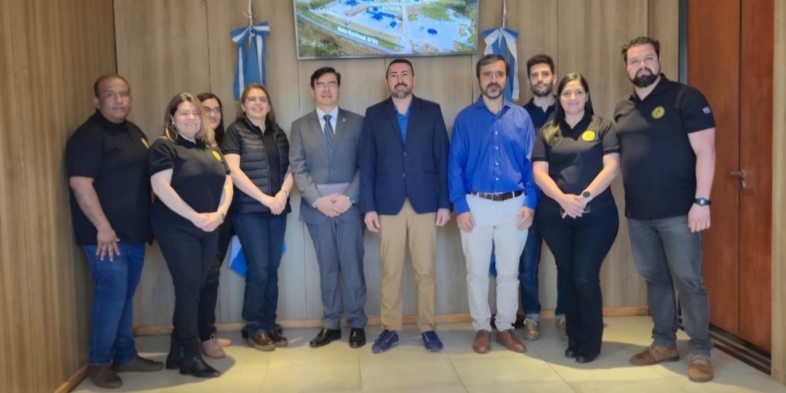 El cónsul de la República del Paraguay y autoridades de la UNA visitaron el Polo Científico