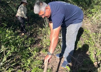 Vecinos del barrio Gurrieri continúan impulsando la huerta comunitaria del espacio de acompañamiento