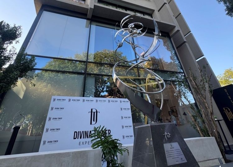 Divina Tower Apart Hotel inauguró obra del artista David Abt en Asunción