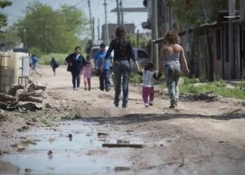 En el tercer trimestre 2025 la pobreza se ubicó en 27,5% según la proyección oficial