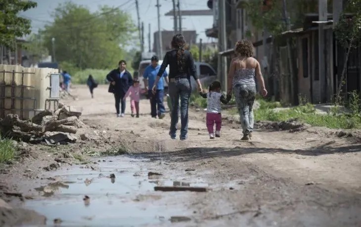 En el tercer trimestre 2025 la pobreza se ubicó en 27,5% según la proyección oficial